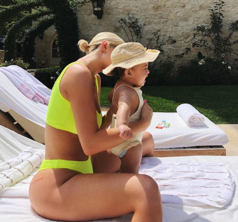 Hot Mamas in Bikinis