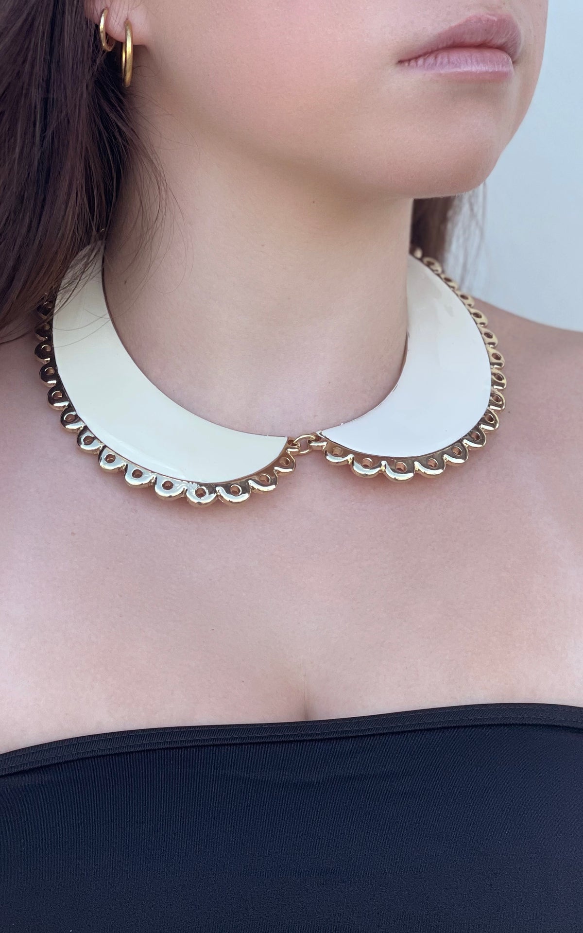 NECKLACE: White Collar Necklace with Gold Detail
